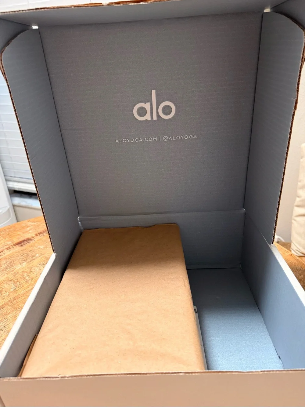 NWT ALO Yoga Sunset Sneaker - Candlelight Yellow - Size 6 - New in Box